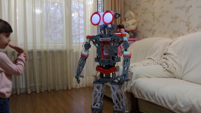 Робот Meccanoid G15KS АКТИВАЦИЯ танцует с АРНЕЛКОЙ сборка ОБЗОР смотреть онлайн