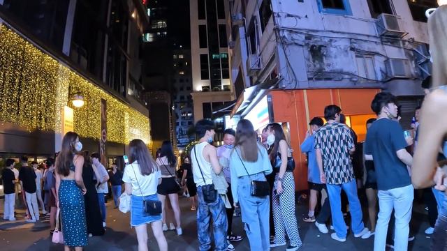 [4K] 🔥 Saturday Night, Walking in LKF Club Streets, HONG KONG, AUGUST 2022 смотреть онлайн