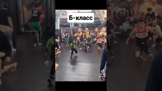 как идут разные классы в столовую🥣 смотреть онлайн