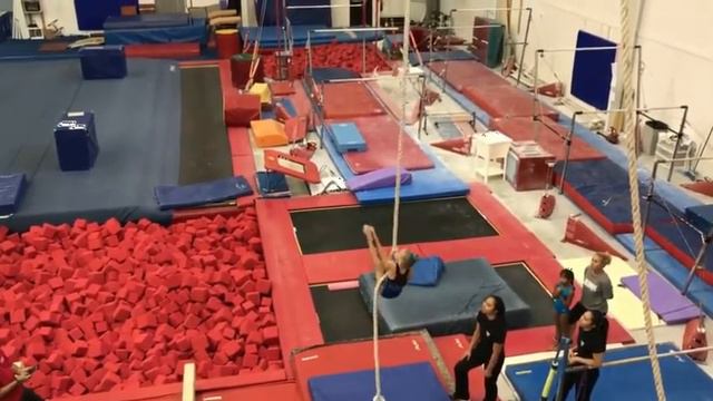 Isabelle - 7 years old gymnast смотреть онлайн