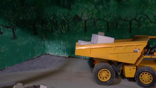 RC CONSTUCTIO SITE HEAVY TIPPER LOAD AND NEW WEELS