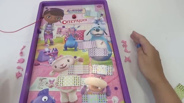 Мама и дочка собираются на прогулку смотреть онлайн