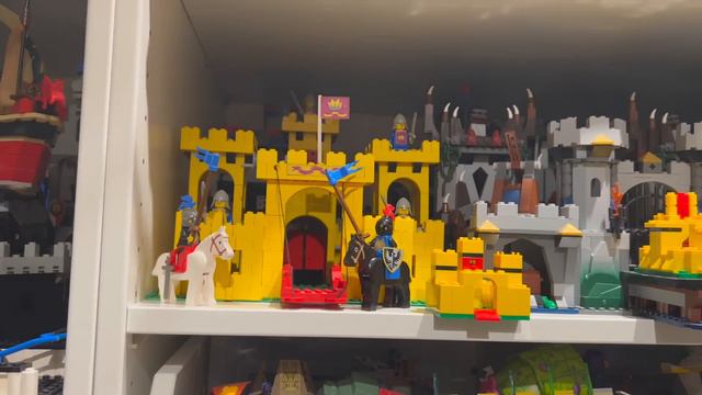 GOOGLY-EYED BIONICLE TAHU! LEGO 90th Anniversary Brick Box Review! смотреть онлайн