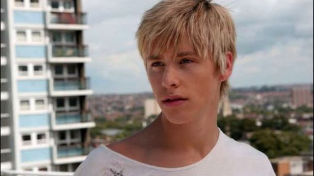 SKINS, series 1 & 2 смотреть онлайн
