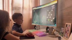 Играем в 5 ночей с Ливси