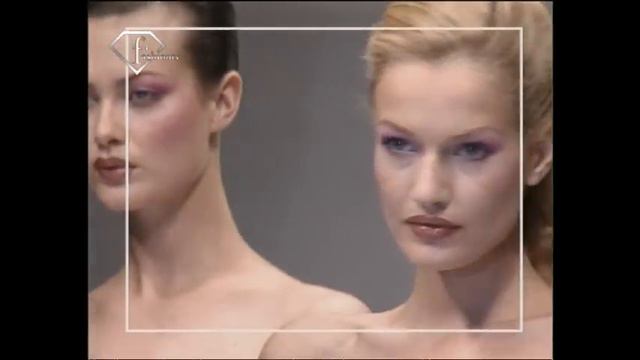 Fashiontv | FTV.com - MODELS KAREN MULDER FEM AH 1999/2000