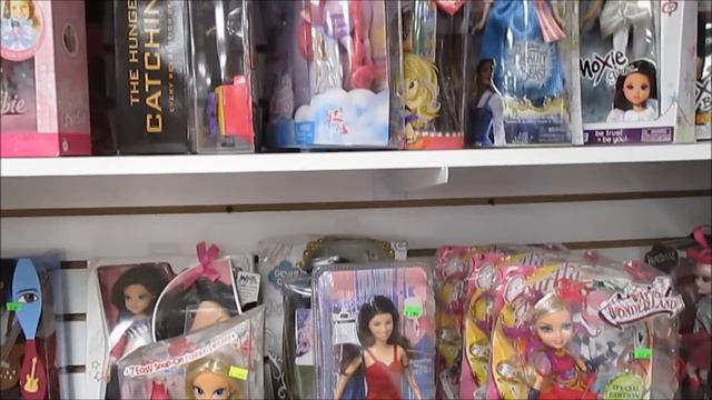 Toy Hunt! We Found a Whole Store Filled with Classic BRATZ & Old Dolls - Beyond Kollectors Choice! смотреть онлайн