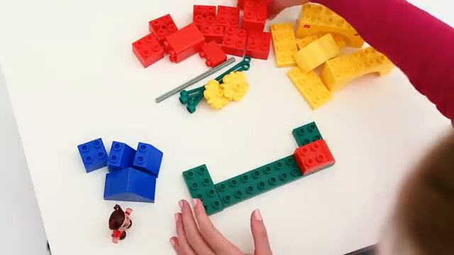 УЧИМСЯ С ЛУНТИКОМ | Лунтик и Мила собирают конструктор смотреть онлайн