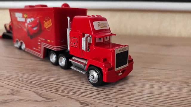 New Car Mac And Lightning McQueend/Новая игрушка грузовик Мак и Молния Маквин.