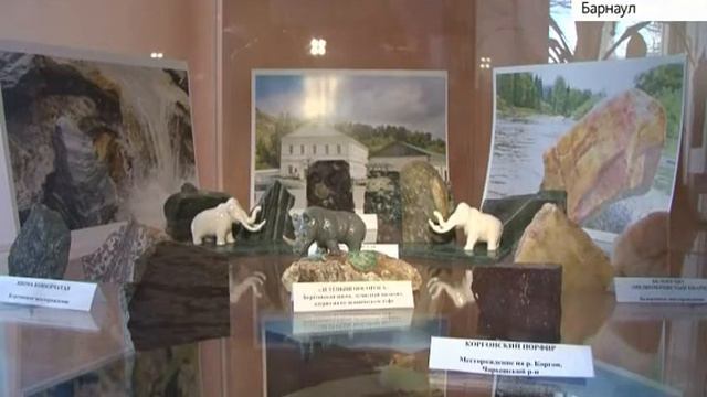Янтарь, бирюзу, аметисты и малахит получили в награду за знания школьники Барнаула смотреть онлайн