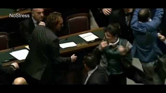 Le immagini dello schiaffo a Loredana Lupo смотреть онлайн