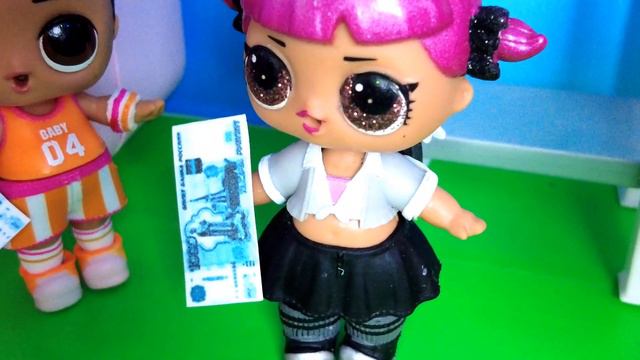 #МУЛЬТИК ЛОЛ! ОНА ПЛАЧЕТ! ДЕНЬ УЧИТЕЛЯ! Что случилось в школе кукол ЛОЛ сюрприз мультики Даринелка смотреть онлайн