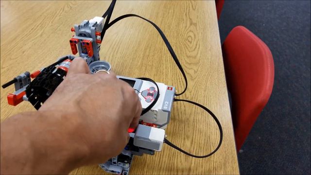 "The LEGO Mindstorms EV3 Ball Conveyor" (Building Link & Program) смотреть онлайн