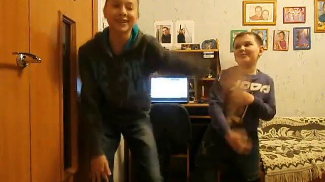 Пока мамки нет дома смотреть онлайн