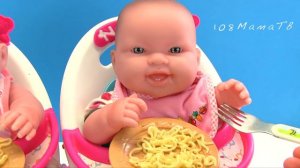 Мультик Куклы Кушают Лапшу Играют в Игрушки Как Мама Кормила Куклы Пупсики 108мама тв