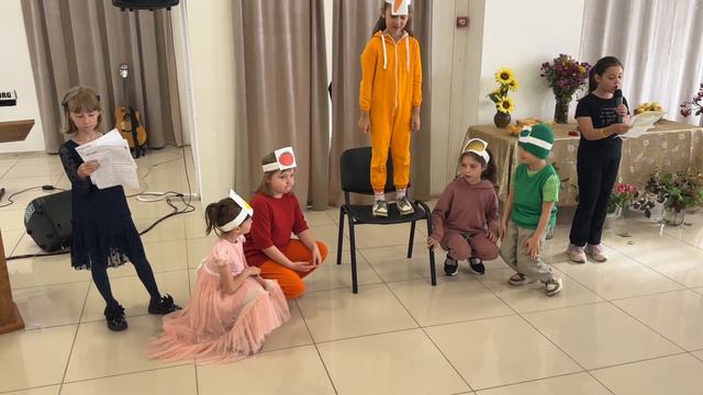 Дети выступают на праздник жатвы