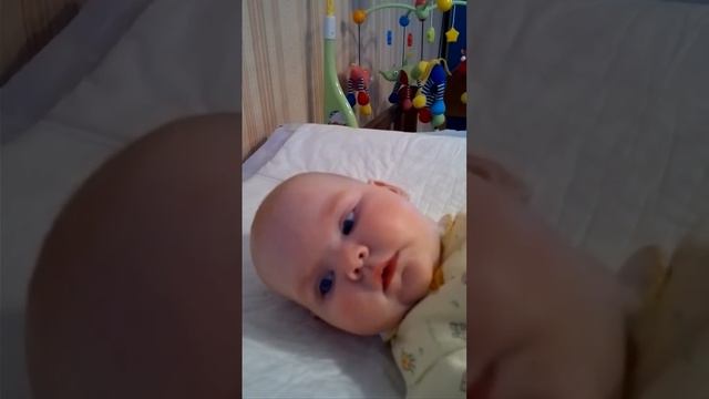 реакция малышки на куклу смотреть онлайн