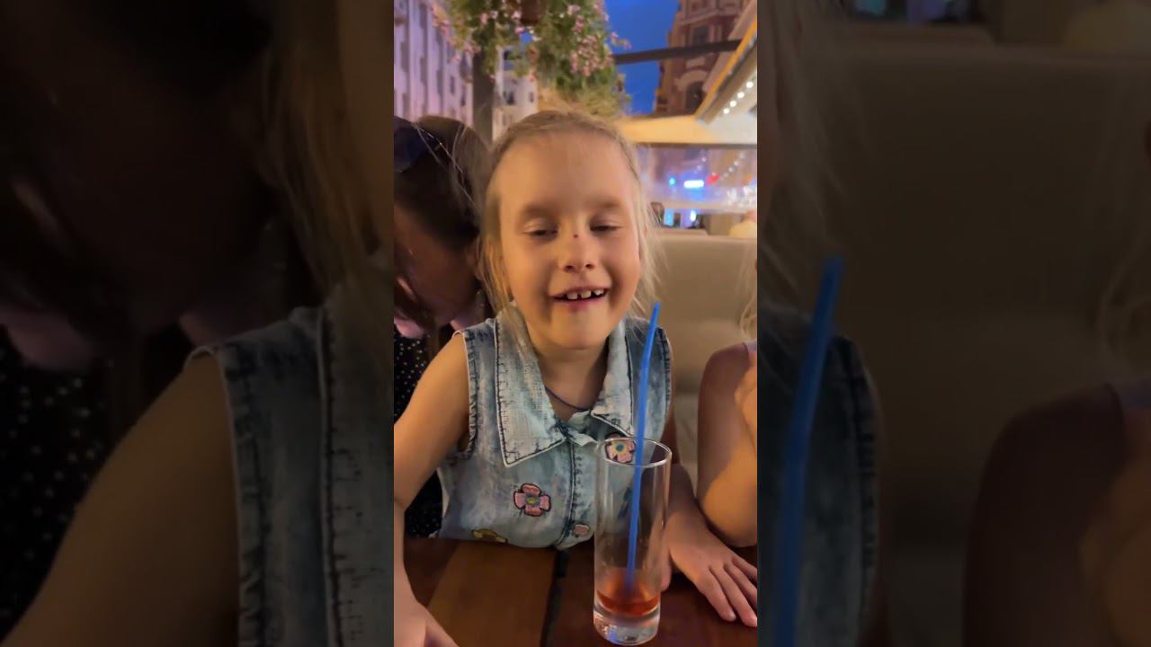 Гуляем #близняшки #дочки #двойняшки #многодетнаясемья #лето #мамаблогер #сестры #family #арбат смотреть онлайн