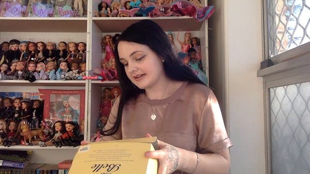 Unboxing Disney Belle and Jasmine Dolls! смотреть онлайн