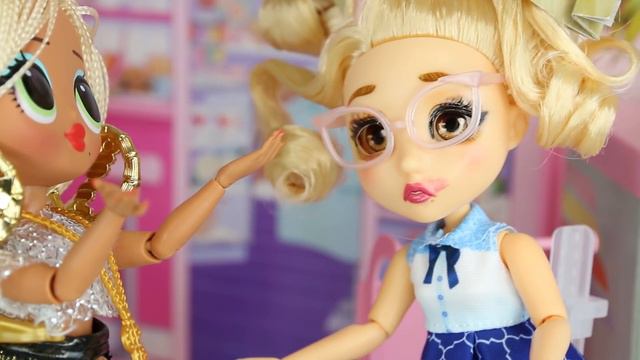 NEW FAILFIX DOLLS! - OMG Dolls Pick Up Cousin at Barbie Airport BUT SHOCKED THEY LOOK SO DIFFERENT! смотреть онлайн