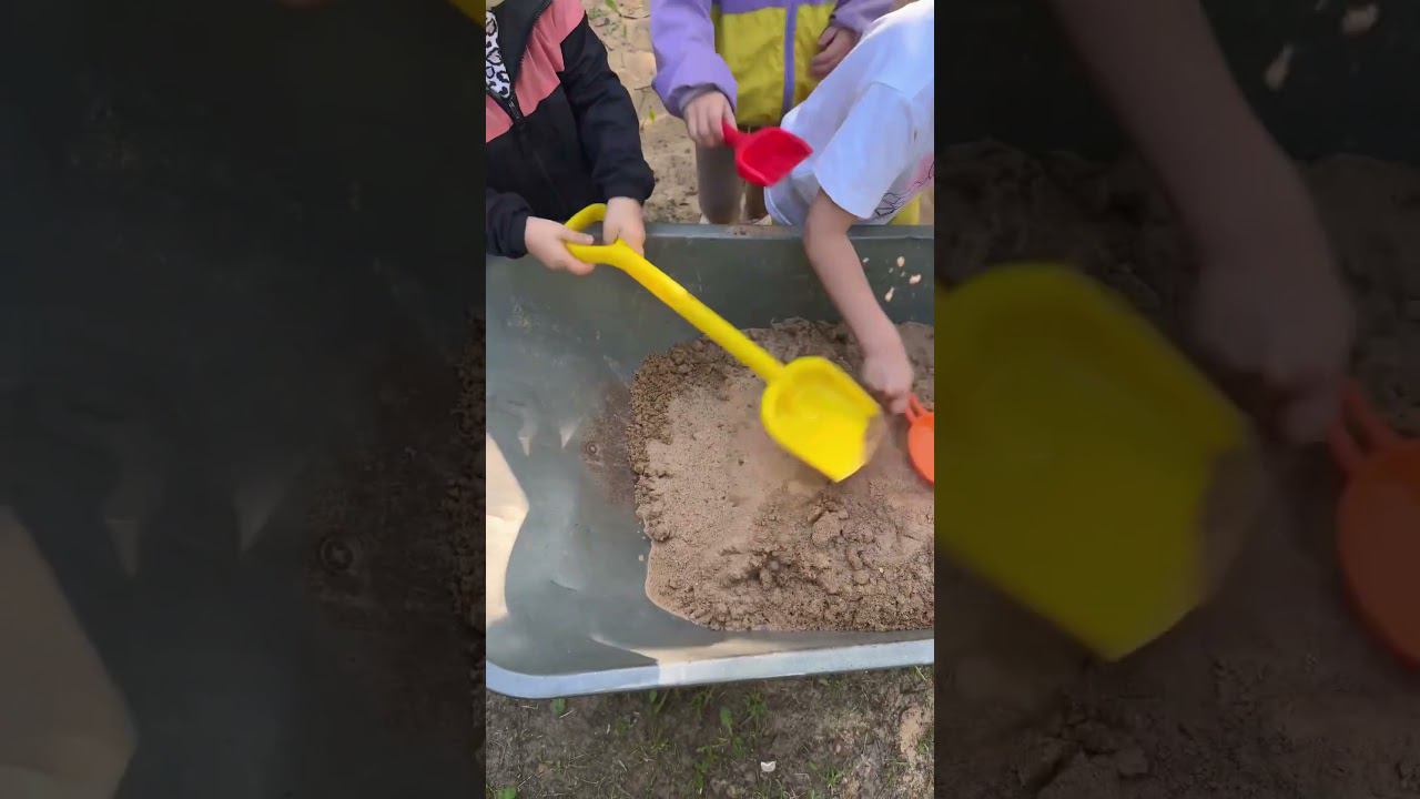 В садике #двойняшки #близняшки #мамаблогер #многодетнаясемья #дети #дочки #сестры #детскийсад смотреть онлайн