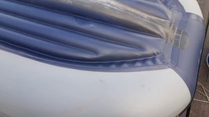 Лодка Инзер V 280 НДНД. Отмываю лодку меламиновой губкой