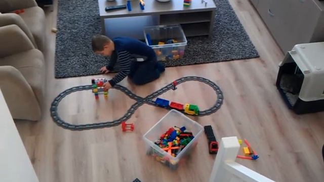 Lego 5609-1 Deluxe Train Set (Train) смотреть онлайн