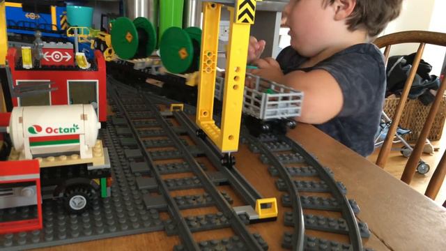 Lego City Freight Train - Lego 60052 смотреть онлайн