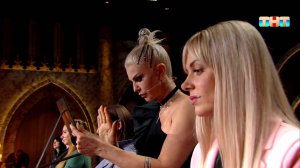 Татьяна Ларина — Пытается почувствовать запах алкоголя через зеркало | Экстрасенсы. Реванш