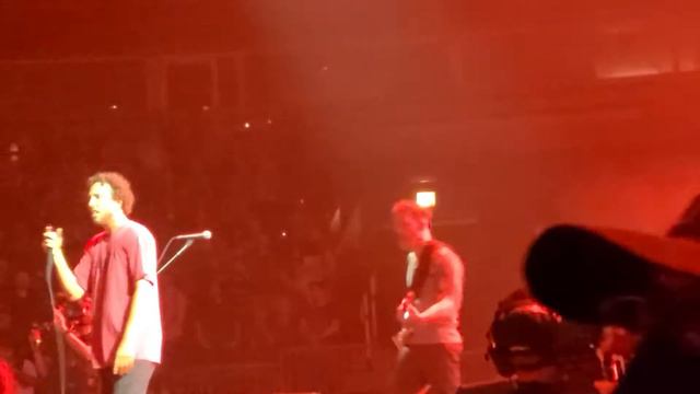 Zack de la Rocha breaking his foot United Center, Chicago, IL July 11th 2022 смотреть онлайн