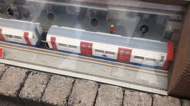 Lego London Underground train in Windsor Legoland смотреть онлайн