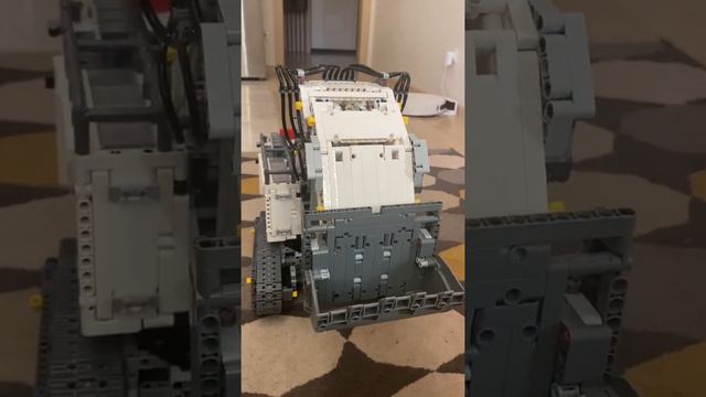 Конструктор lego Technic 42100 Экскаватор Liebherr смотреть онлайн