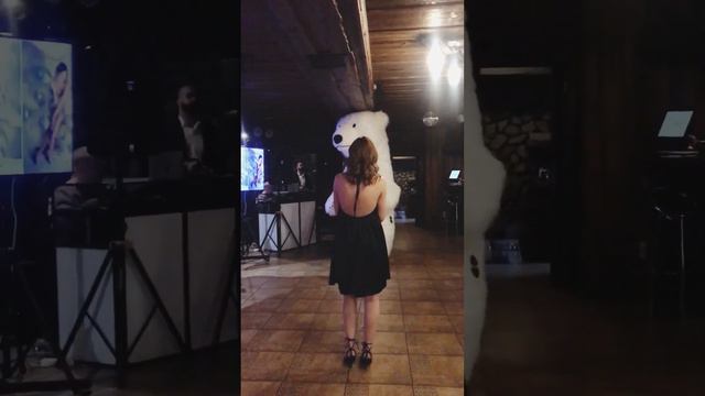 Шокирующее Поздравление от Белого Мишки, посмотрите что он делает. ШОККККК смотреть онлайн