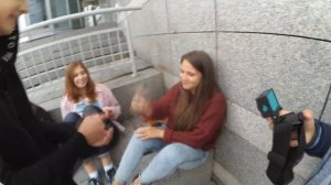 KISSING PRANK .Как поцеловать НЕЗНАКОМКУ . Школьники РАЗВОДЯТ на ПОЦЕЛУЙ