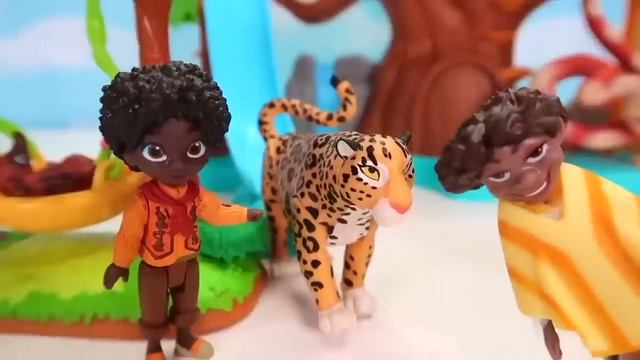 Disney Encanto Mirabel Doll Family Packing And Moving To A New House 🧳 ✈️