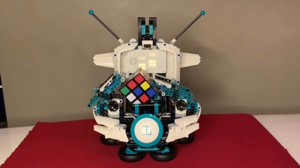 Lego Mindstorms 51515 MindCuber-RI Rubik’s Cube Solver