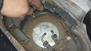 Замена бензонасоса газ Соболь 2217  из салона. Доработал немного отверстие лючка