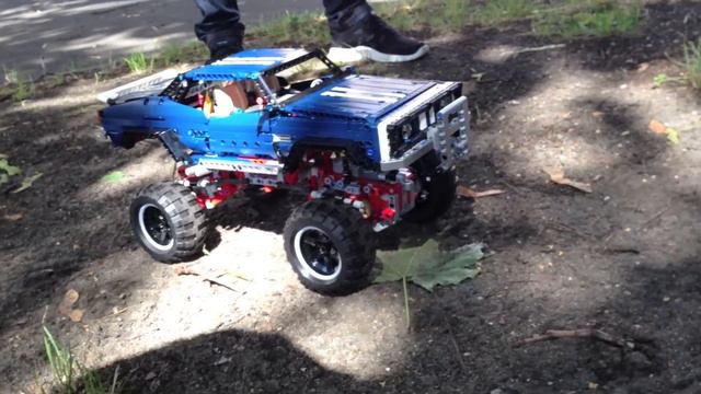 LEGO Technic 9398 and 41999 - Crawlers in the sun смотреть онлайн