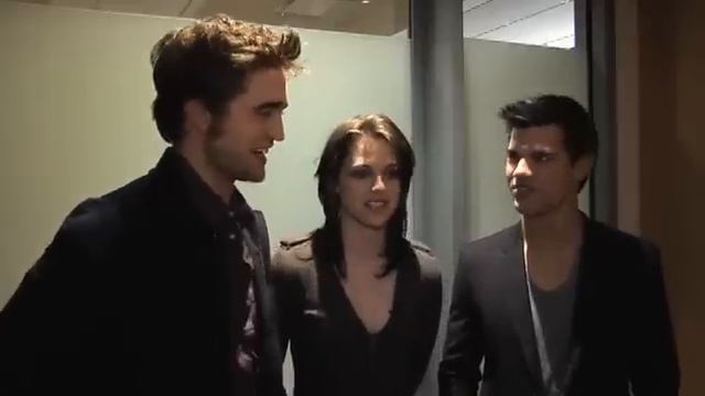 Robert Pattinson, Kristen Stewart, Taylor Lautner Backstage On Oprah смотреть онлайн