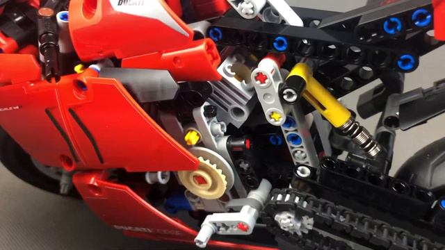 LEGO TECHNIC 42107 DUCATI PANIGALE V4 R - RECENZJA смотреть онлайн