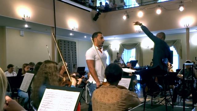 Max Wilson rehearsing "The Bells" in Russia смотреть онлайн