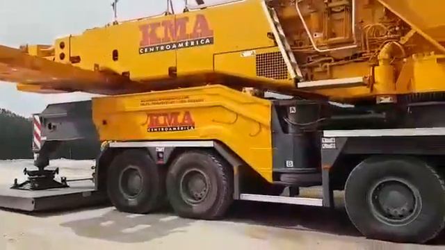 Liebherr -  Crane LTM 11200