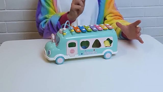 Открываем сюрприз 🎁 Подарок на день рождения 🥳 Школьный автобус смотреть онлайн