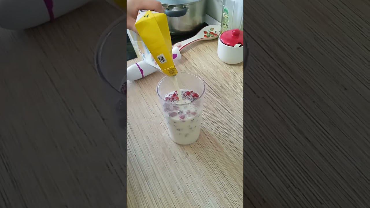 Земляничный коктейль #земляника #коктейль #земляничныйкоктейль смотреть онлайн