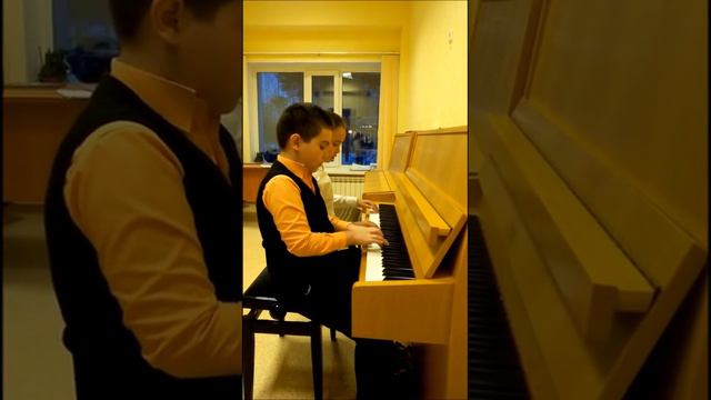 Беляков Александр, Ишкулова Алина. Карусельные лошадки смотреть онлайн