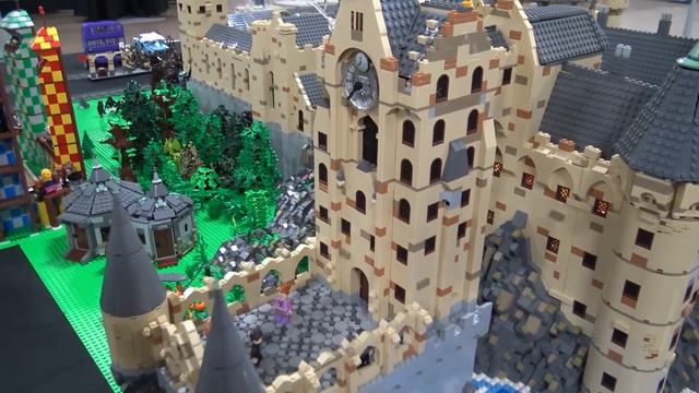 Huge LEGO Hogwarts with Interior Scenes – Great Hall, Quidditch Stadium, Train & More! смотреть онлайн