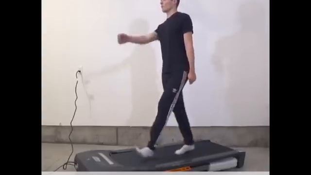100 Walks From Kevin Parry But With Music & Sounds смотреть онлайн