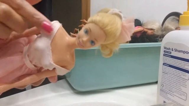 How to Clean Up Barbie Dolls - 90's Barbie Haul Cleaned Up смотреть онлайн