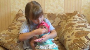 ВИДЕО о БЕБИ АНАБЕЛЬ как Алена кормит свою куклу Baby Annabell #147c
