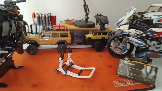 Yamaha MT - 10SP Vs. BMW M 1000RR (42159 & 42130)